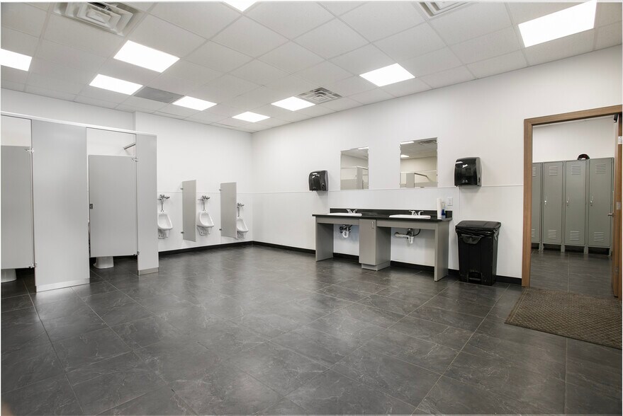 More Photos Of 2302 Neiman Marcus Pky, Longview Industrial For Sale