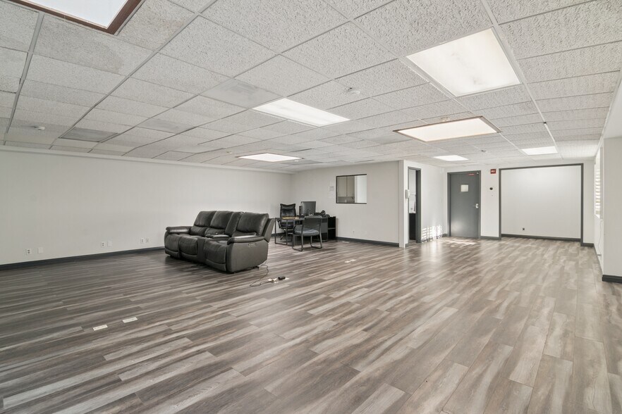 More Photos Of 1480 Colorado Blvd, Los Angeles Medical For Sale