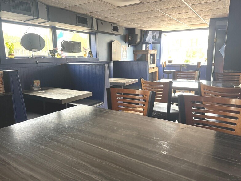 More Photos Of 164 Main St, Portland Restaurant For Sale
