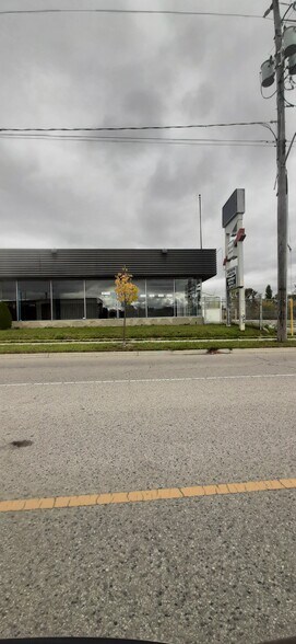 More Photos Of 510 First St, London Warehouse For Lease
