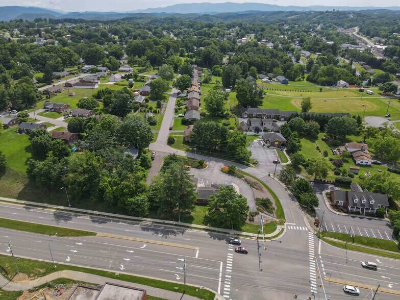 More Photos Of 1201 Elm St, Christiansburg Office For Sale