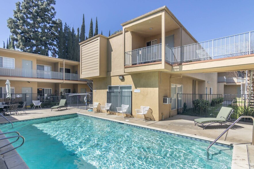 More Photos Of 8523 Etiwanda Ave, Northridge Apartments For Sale
