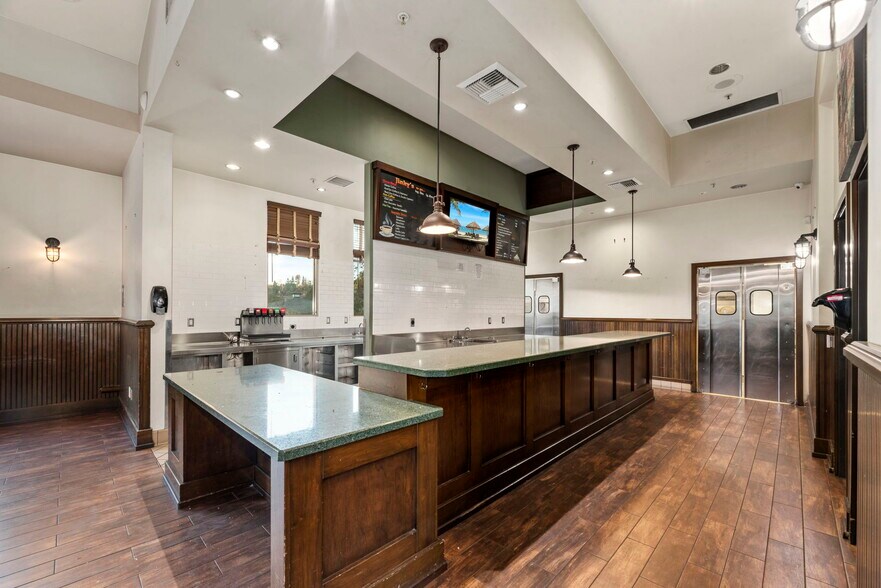 More Photos Of 29001 Canwood St, Agoura Hills Restaurant For Lease