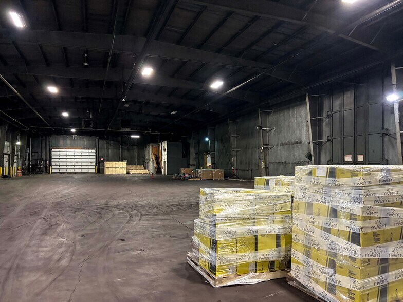 More Photos Of 5900 Pennsylvania Ave, Maple Heights Distribution For Lease
