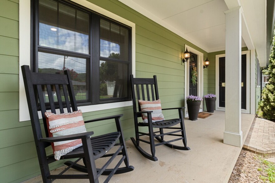 More Photos Of 41 North Ave, Ellijay Office For Sale