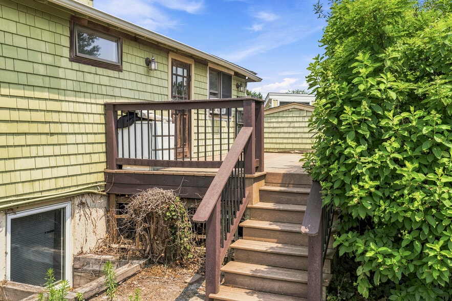 More Photos Of 127 Inlet Rd W, Hampton Bays Hospitality For Sale