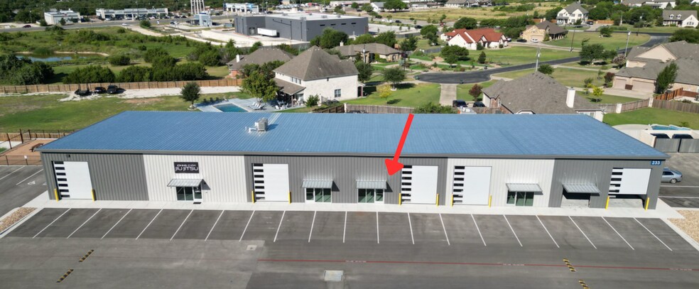More Photos Of 233 County Road 214, Liberty Hill Flex For Lease