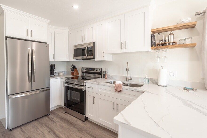 More Photos Of 8520 Manasota Key Rd, Englewood Hotel For Sale