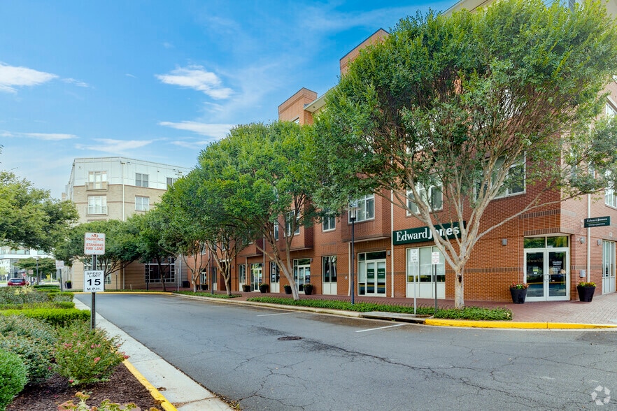 More Photos Of 2323 Dulles Station Blvd, Herndon Apartments For Lease