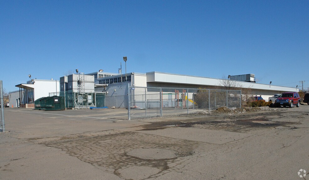 More Photos Of 245 Locust St, Hartford Showroom For Sale