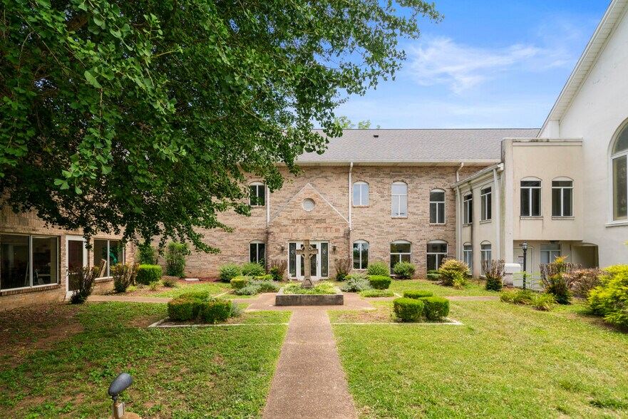 More Photos Of 228 S Military Ave, Lawrenceburg Religious Facility For Sale