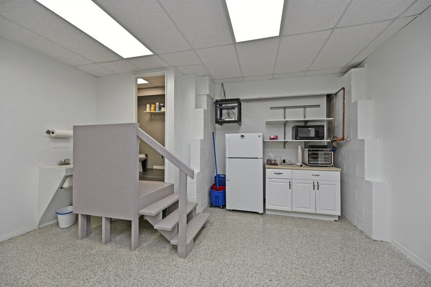 More Photos Of 340 W Main St, Batavia Office For Sale