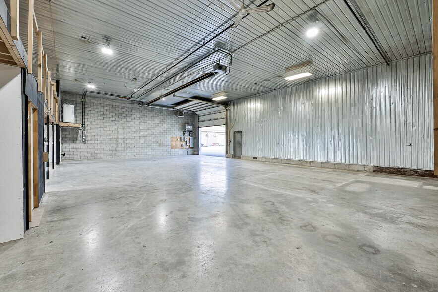 More Photos Of 250 Rue Industrielle, St-Roch-de-L'achigan Warehouse For Sale