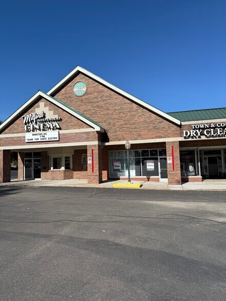 More Photos Of 945-965 E Summit St, Milford General Retail For Lease