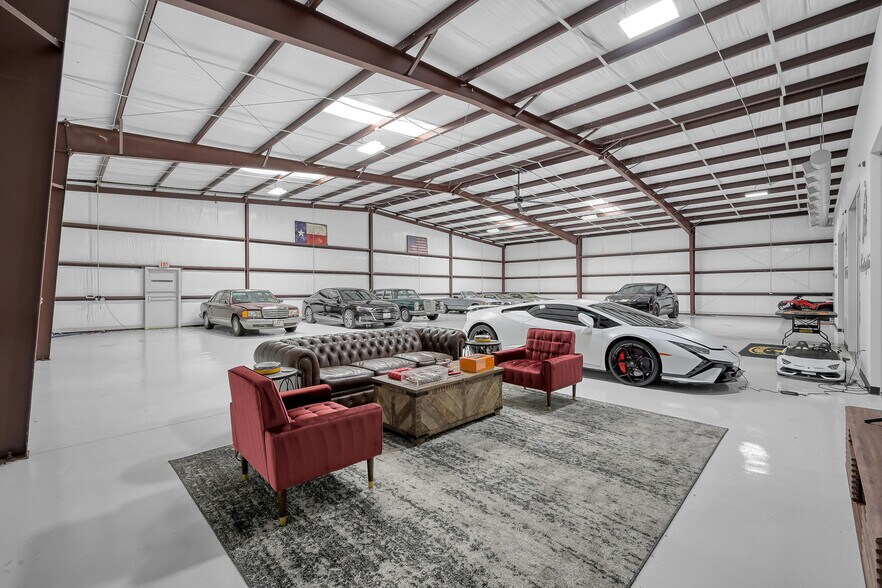 More Photos Of 21255 Blair Rd, Conroe Warehouse For Sale