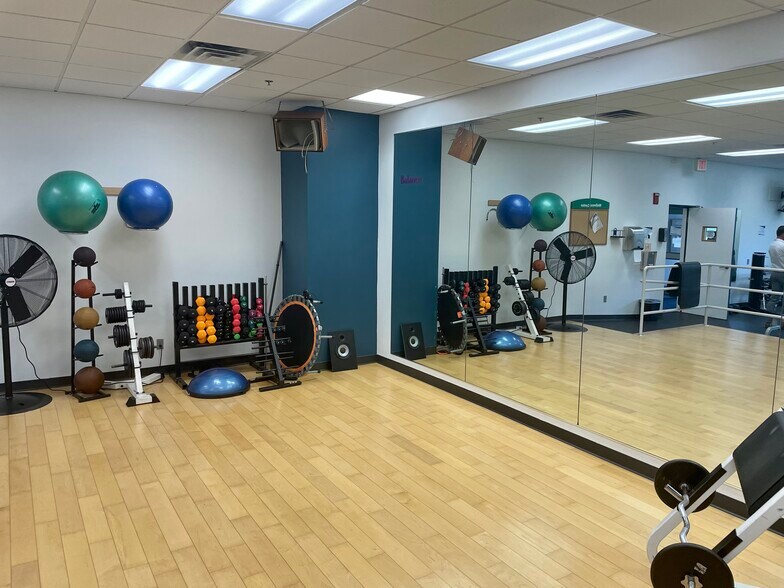 More Photos Of 480 Jefferson Blvd, Warwick Office For Lease