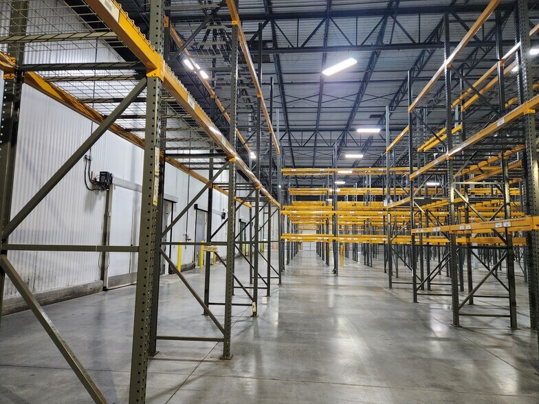 More Photos Of 450 Horizon Dr, Suwanee Warehouse For Lease