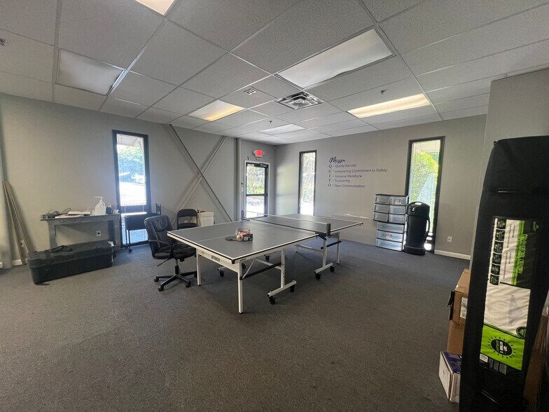 More Photos Of 155 Woolco Dr, Marietta Warehouse For Lease