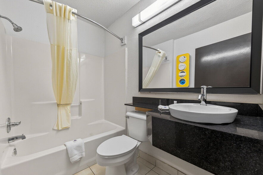 More Photos Of 1901 Broadcast St, Gastonia Hotel For Sale