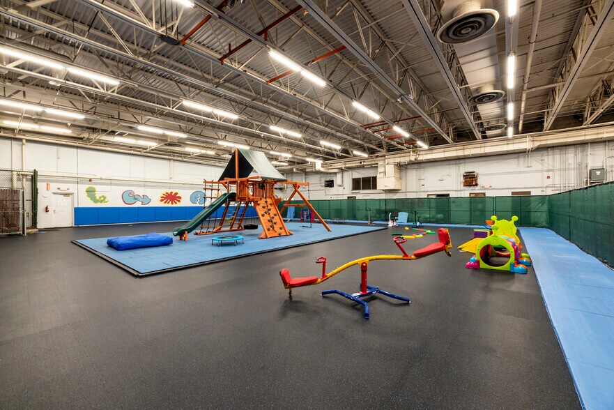 More Photos Of 22 N 1st St, Newark Light Distribution For Sale