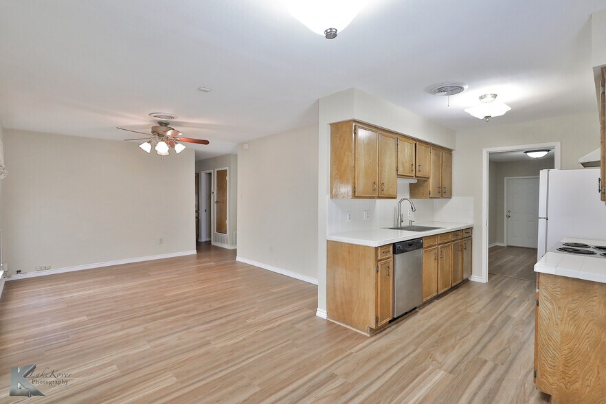 More Photos Of 2810 S 27th St, Abilene Office For Sale