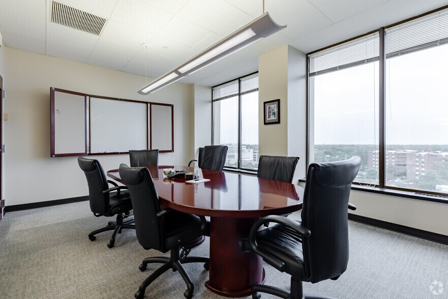 More Photos Of 4709-4711 Golf Rd, Skokie Medical For Lease