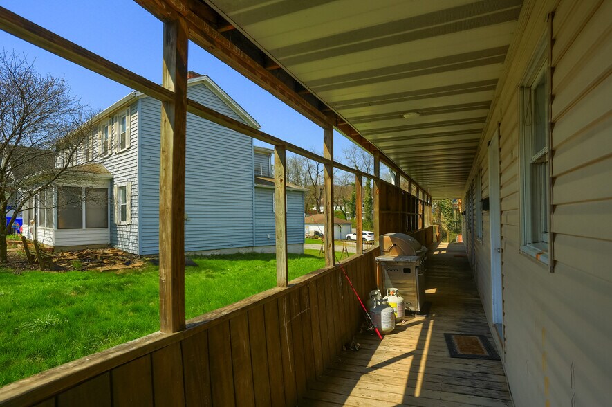 More Photos Of 115 W Main St, Evans City Freestanding For Sale