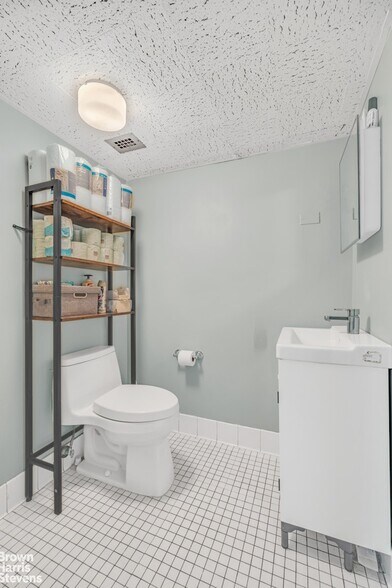 More Photos Of 20 E 9th St, New York Apartments For Sale