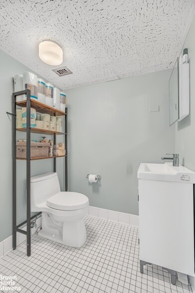 More Photos Of 20 E 9th St, New York Apartments For Sale