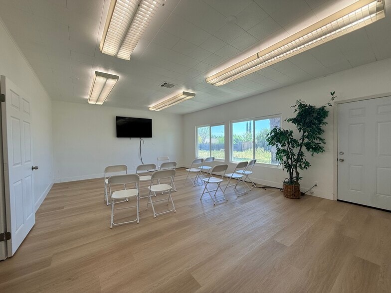 More Photos Of 625 N Eucalyptus Ave, Rialto Religious Facility For Lease