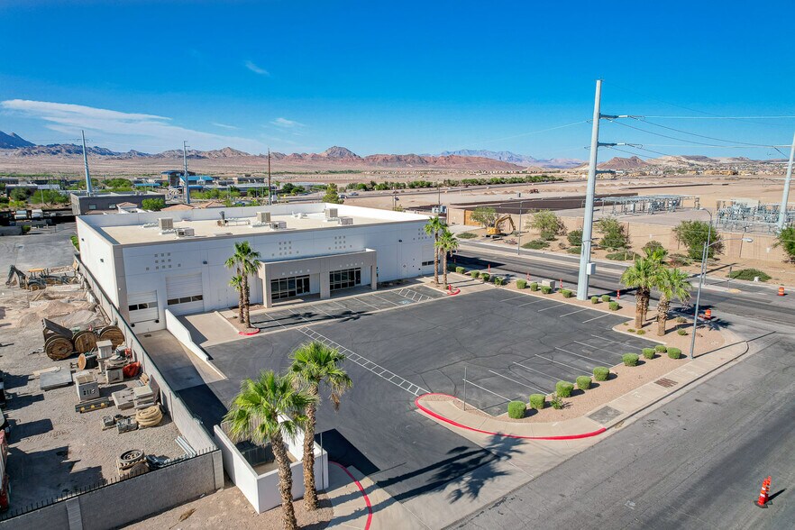 More Photos Of 200 Sunpac Ave, Henderson Warehouse For Sale