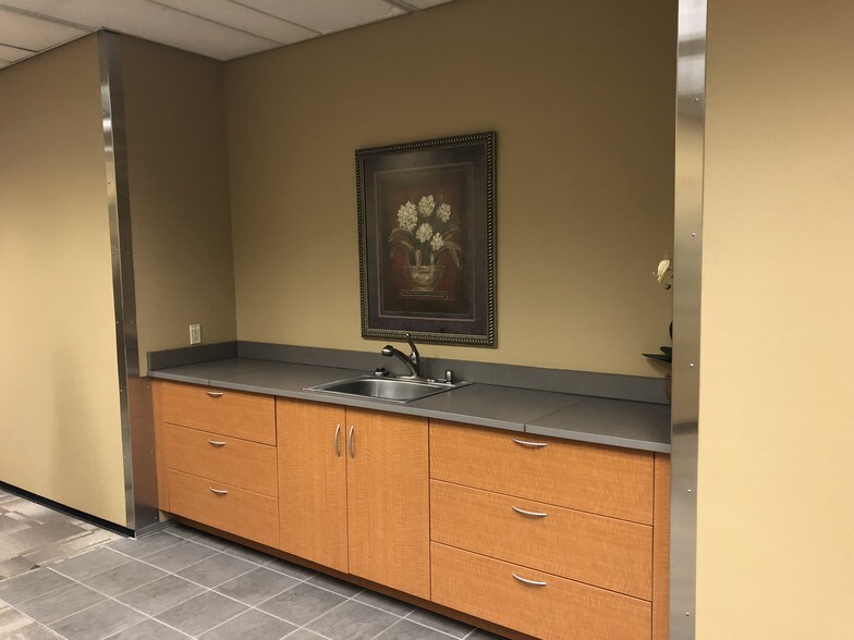 More Photos Of 101 Yorkshire Blvd, Lexington Medical For Sale