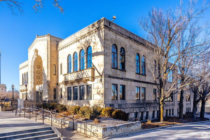 More Photos Of 2015 Grand Ave, Des Moines Medical For Sale