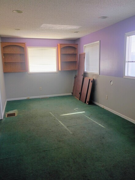 More Photos Of 652 S Broadway St, Forest City Medical For Sale