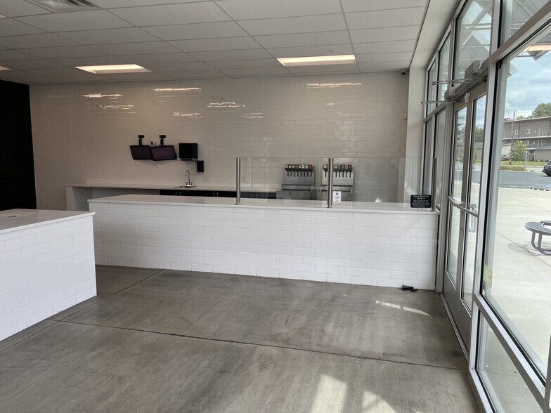 More Photos Of 513 E Hastings Rd, Spokane Storefront Retail Office For Lease