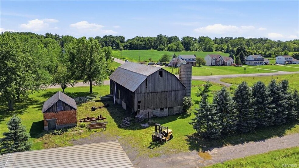 More Photos Of 3779 Lower Mountain Rd, Sanborn General Retail For Sale