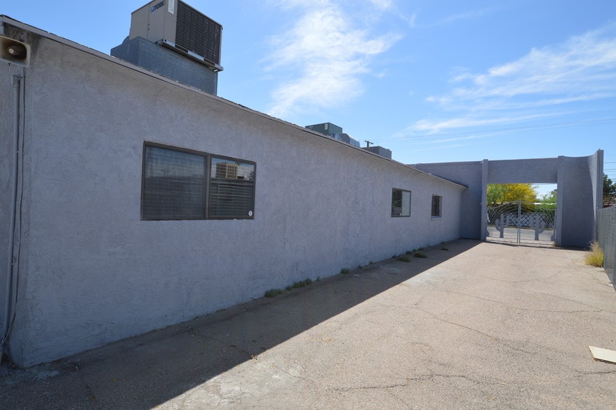 More Photos Of 1026 N Columbus Blvd, Tucson Light Manufacturing For Sale