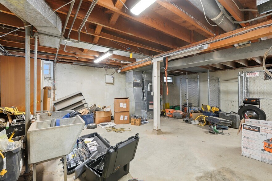 More Photos Of 2706 NE Columbia Blvd, Portland Industrial For Sale