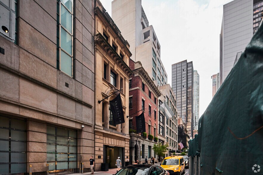 More Photos Of 10 W 56th St, New York Storefront Retail Office For Lease