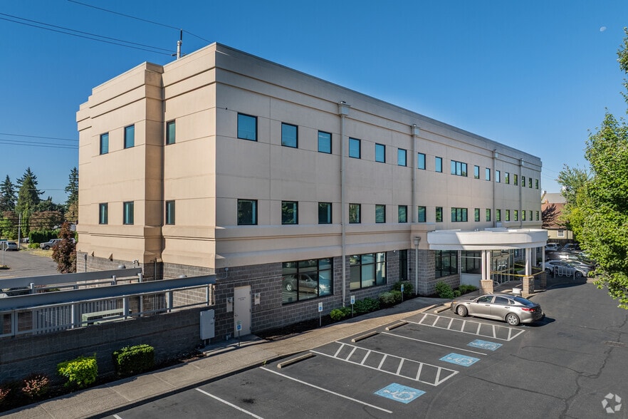 More Photos Of 10535 NE Glisan St, Portland Medical For Lease