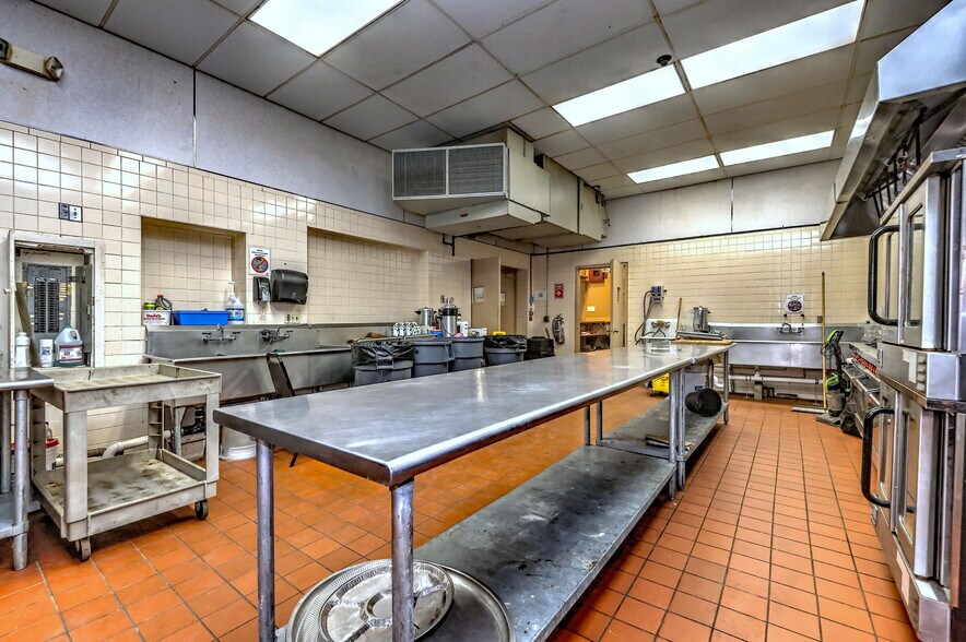 More Photos Of 560 Woodward Ave, New Haven Flex For Sale