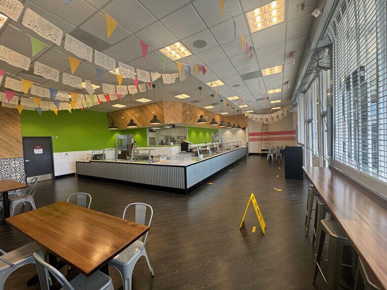 More Photos Of 21101-21121 Sherman Way, Canoga Park Unknown For Lease