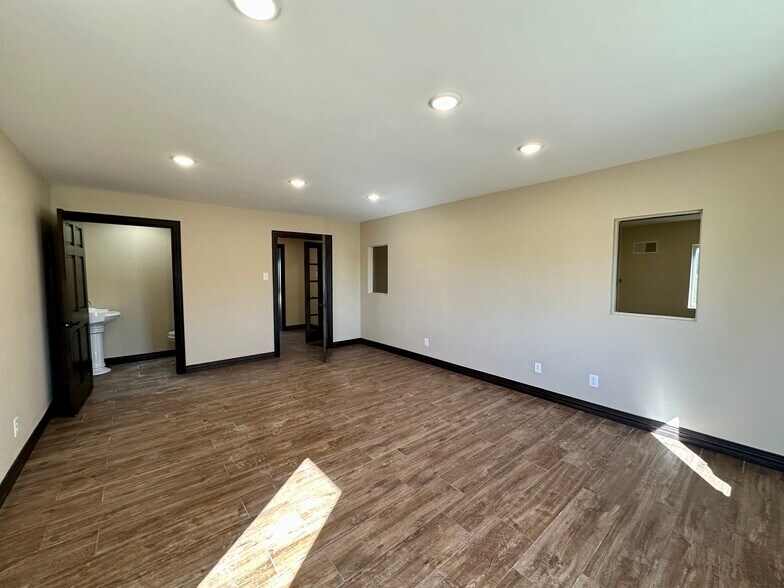 More Photos Of 3015 Burleson Blvd, Burleson Warehouse For Sale