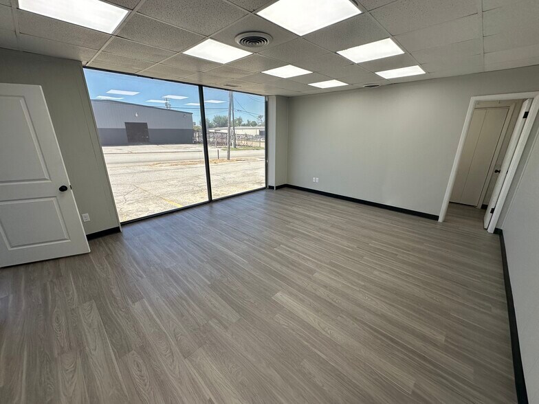 More Photos Of 6525 Midway Rd, Haltom City Warehouse For Lease