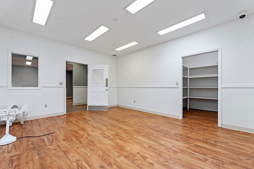 More Photos Of 71 Colt Square Dr, Fayetteville Loft Creative Space For Sale