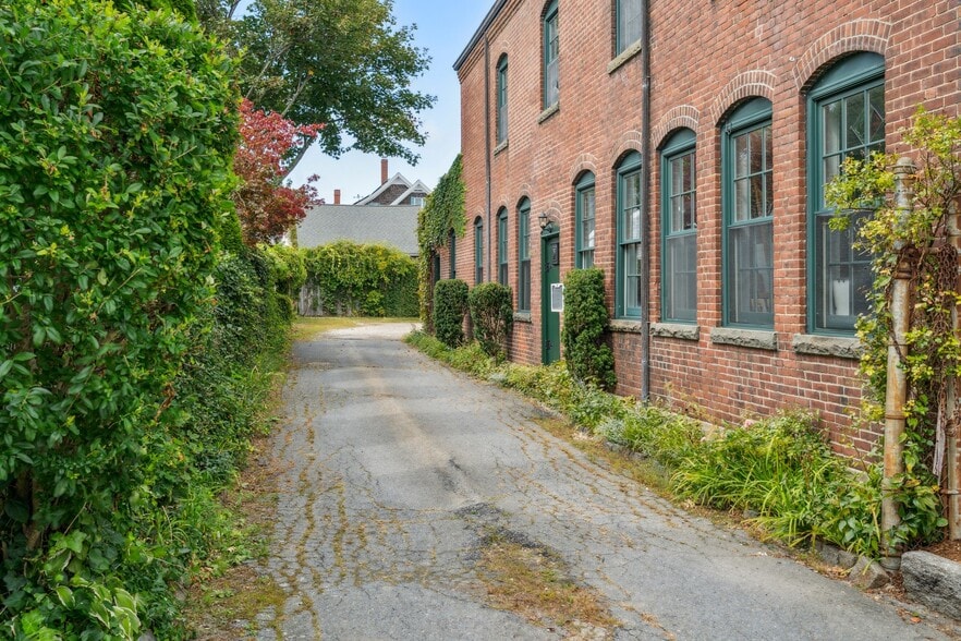 More Photos Of 26 Howland St, Plymouth Office For Sale