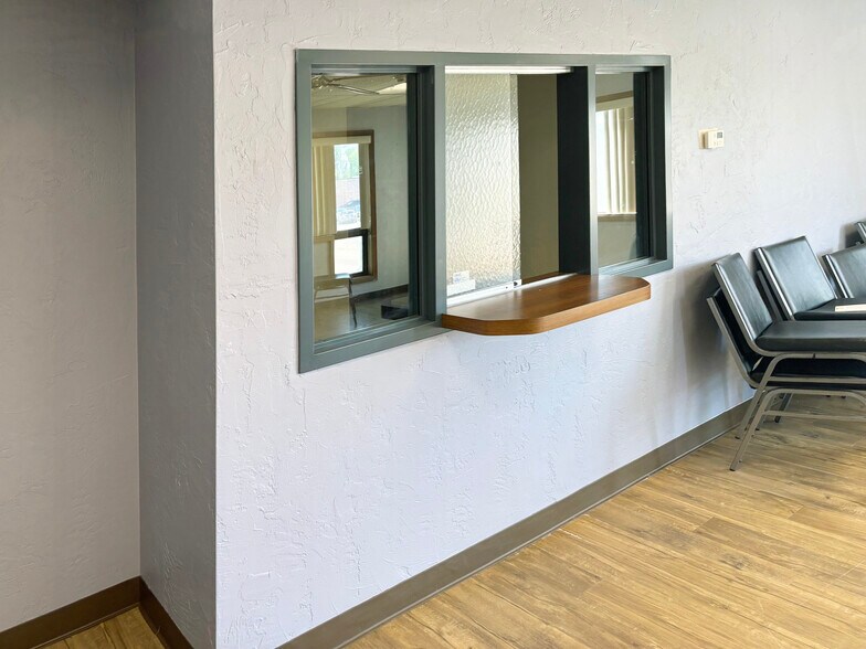 More Photos Of 531 Vandalia St, Collinsville Office For Sale