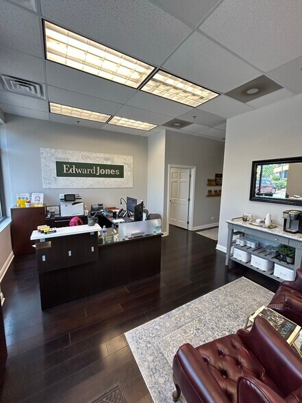 More Photos Of 5901 Dempster St, Morton Grove Office For Sale