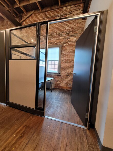 More Photos Of 3989 Broadway, Grove City Loft Creative Space For Lease
