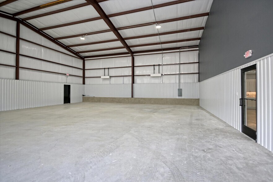 More Photos Of 451 Farrell Rd, Dripping Springs Light Distribution For Sale